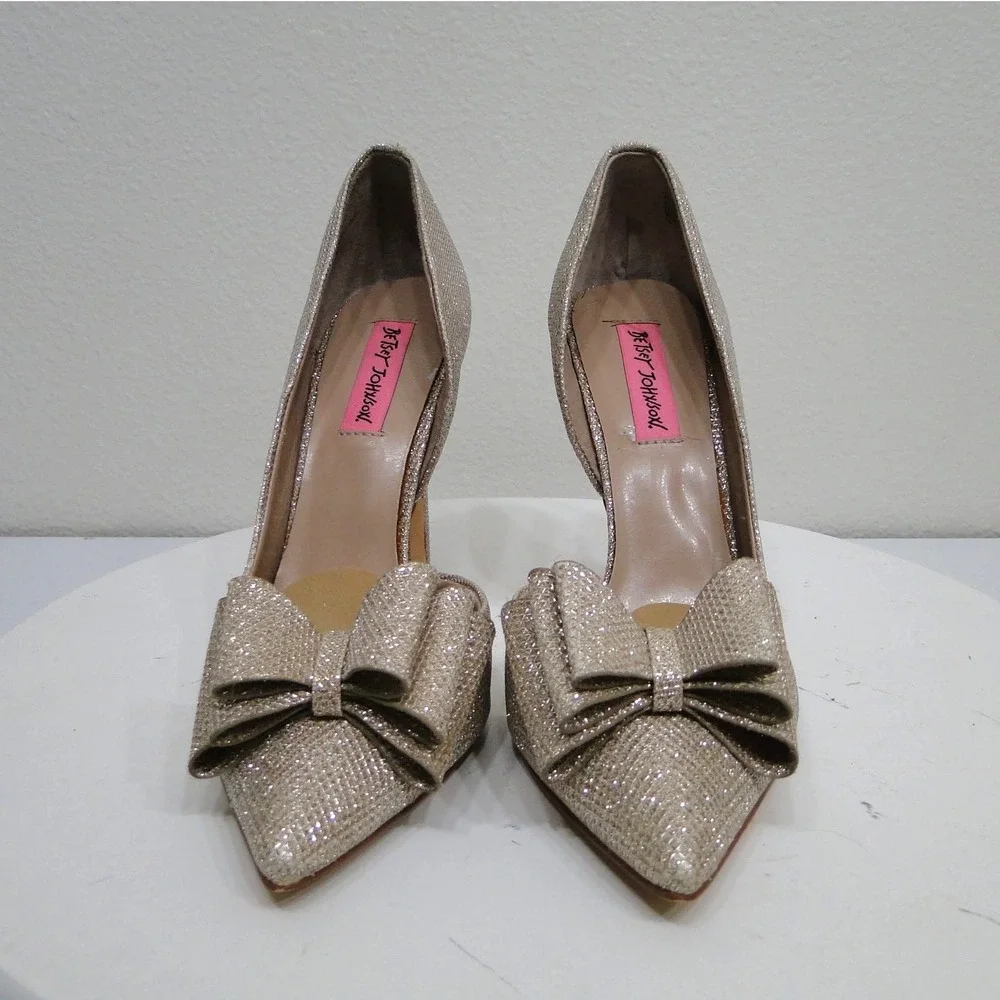 Betsey Johnson Parisss Champagne‎ Gold Glitter Bow Pointed Toe Pumps 8.5